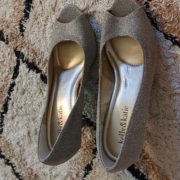 Kelly & Kate 3" Silver and Gold Heels - Picture 7 of 9